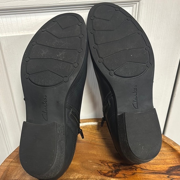 Clarks Women's Black Shoes - Picture 5 of 5
